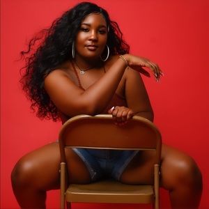 Meet your Posher, Kaila